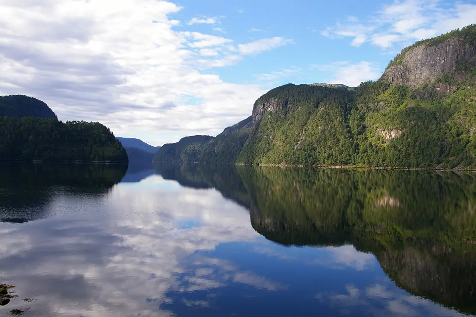 Osterfjord and Mostraumen