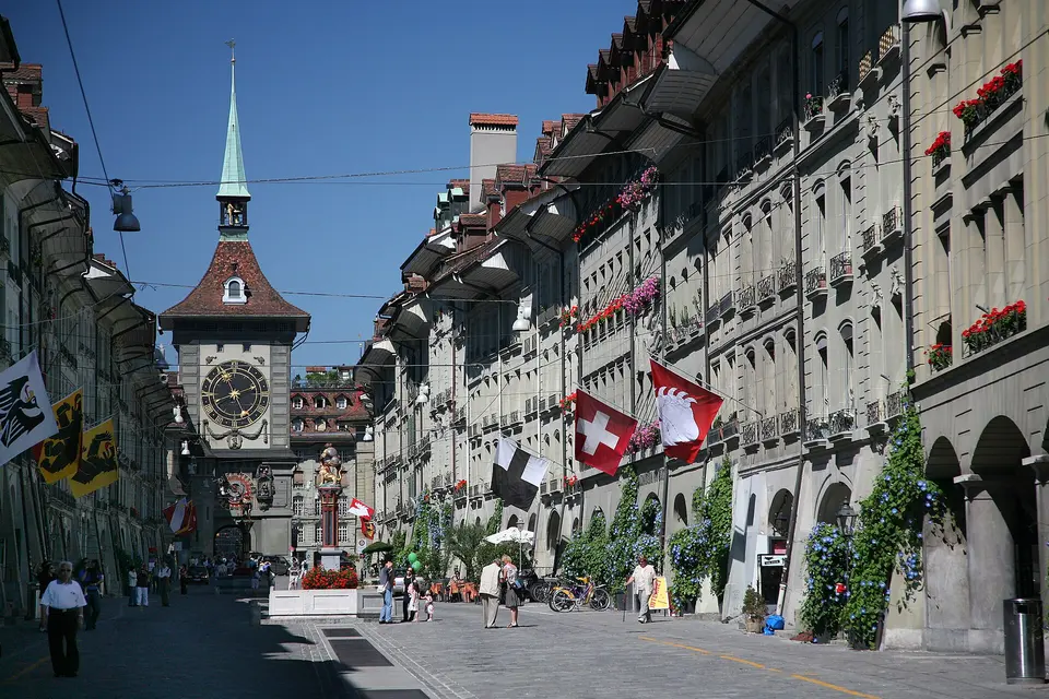 Kramgasse and the old-town arcades