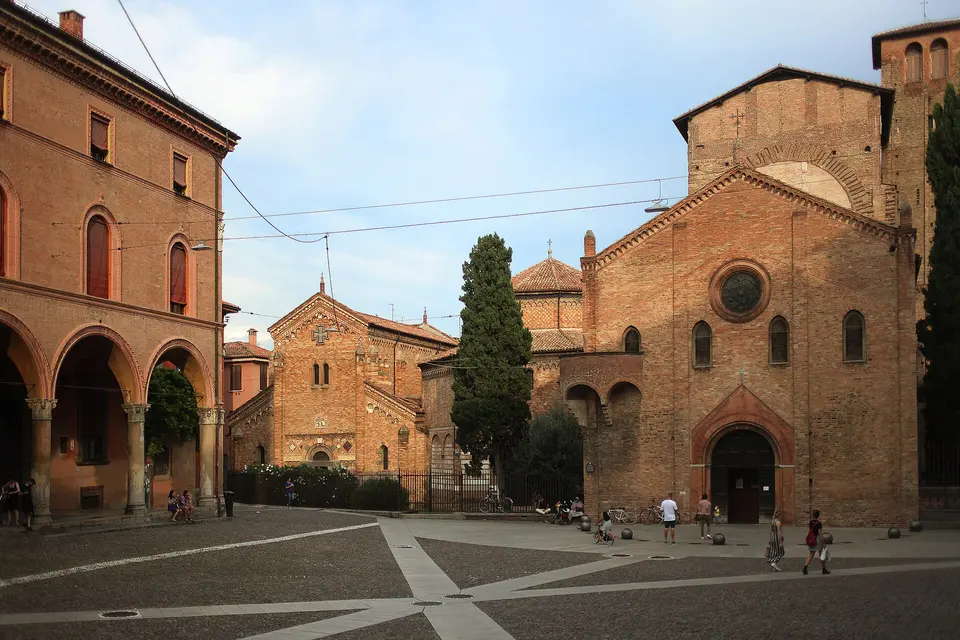 Santo Stefano and its square
