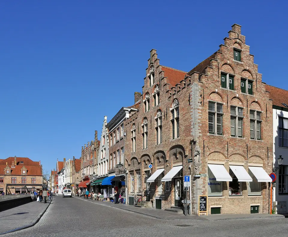 Rozenhoedkaai and the canals