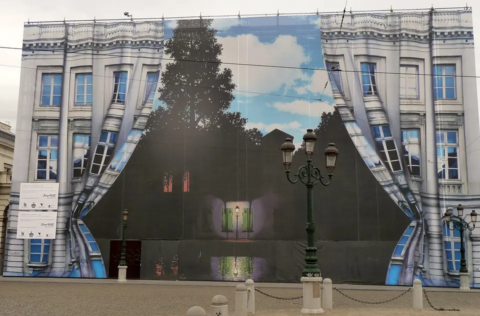 The upper town: Magritte and musical instruments