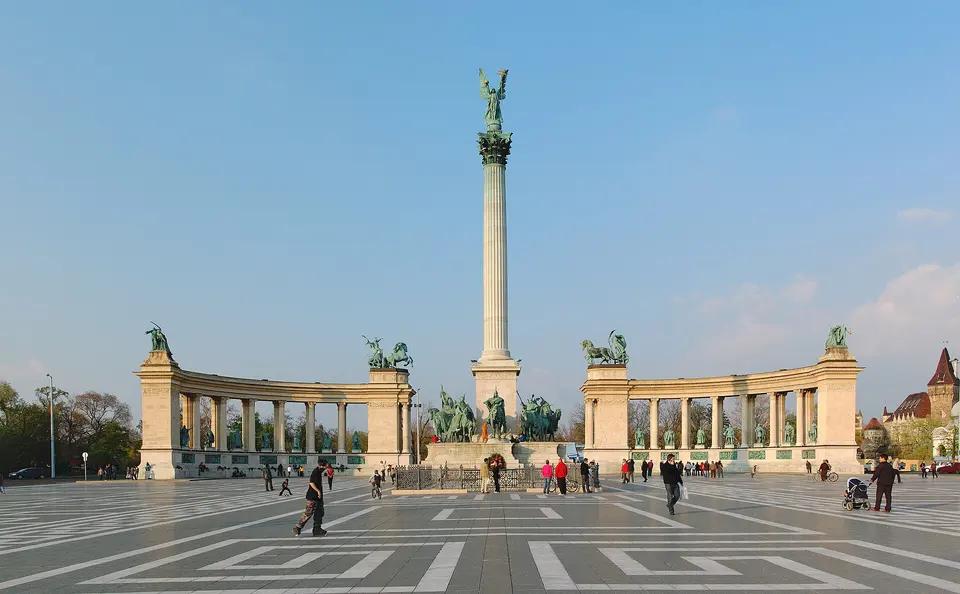 Heroes’ Square