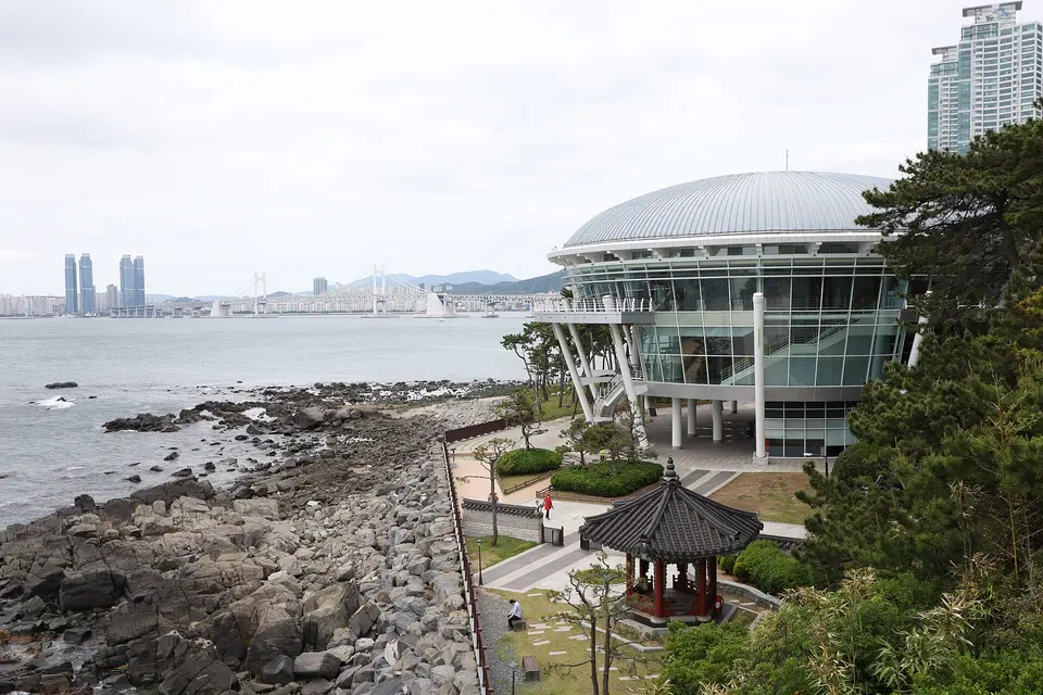 Dongbaek Island and the Nurimaru APEC House