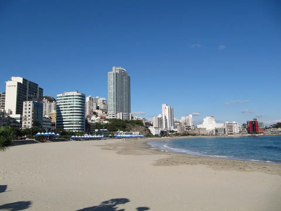 Songdo Beach, the Skywalk and the cable car
