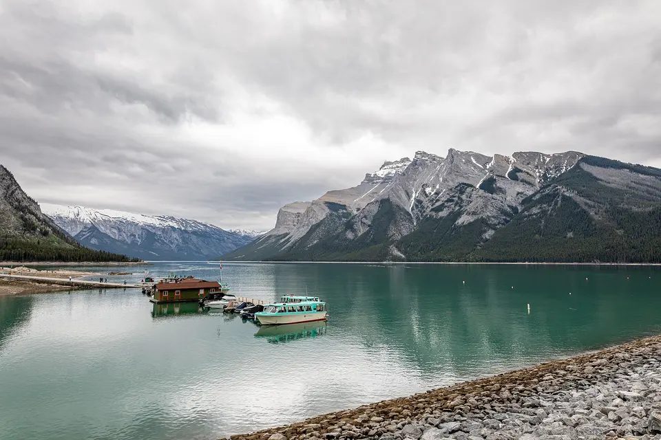 Lake Minnewanka