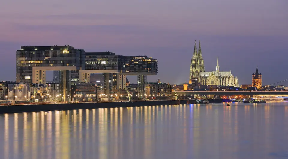 Kranhäuser and the Rheinauhafen
