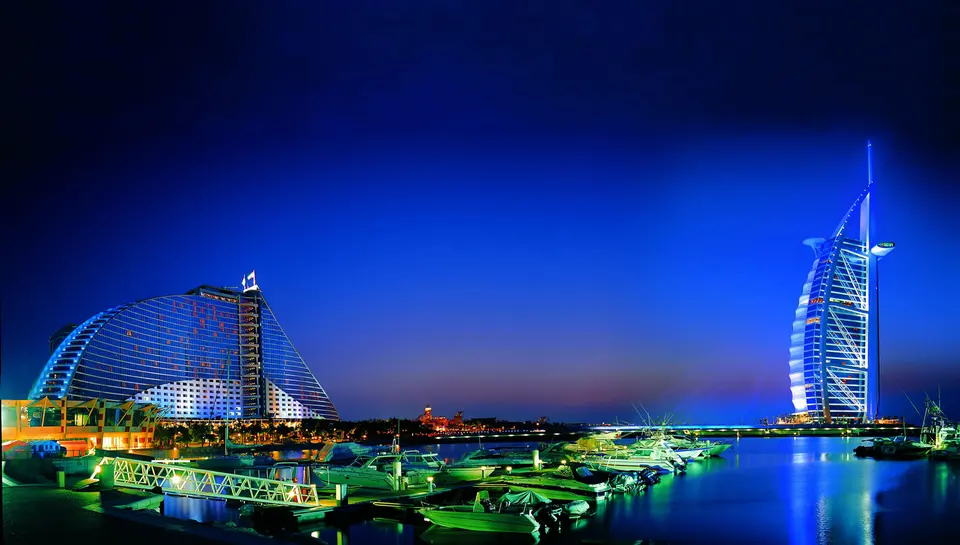 Burj Al Arab: exterior view