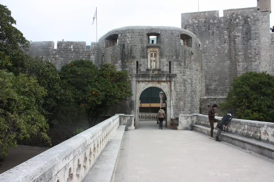Pile Gate and Onofrio's Fountain