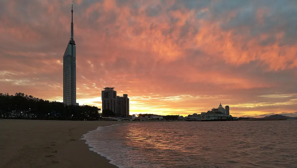 Fukuoka Tower and Momochi beach