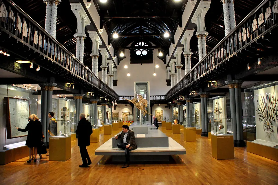 Hunterian Museum and university quadrangles