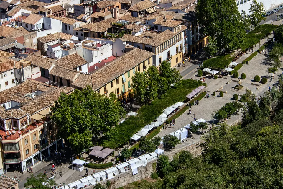 Paseo de los Tristes and the Darro