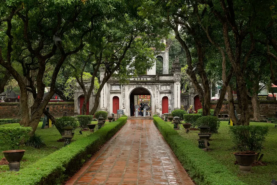 Temple of Literature (Văn Miếu)