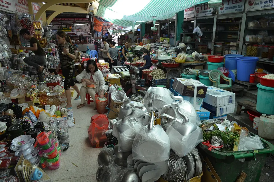 Binh Tay Market