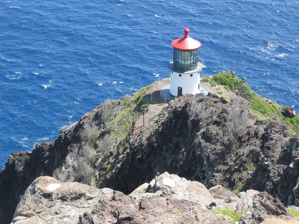 Makapuʻu Point Lighthouse Trail