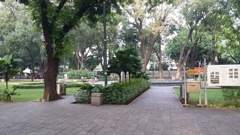 Taman Suropati and Menteng
