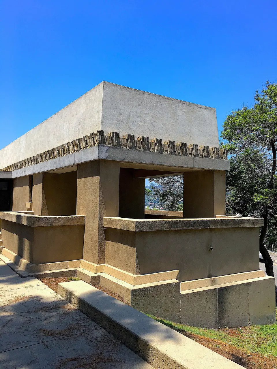 Hollyhock House