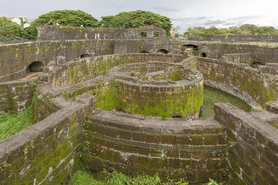 Baluarte de San Diego and the walls