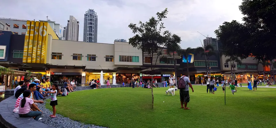 Bonifacio High Street (BGC)