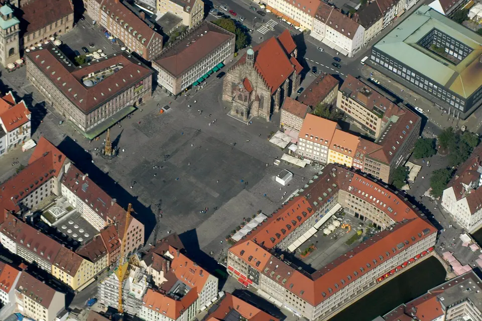 Hauptmarkt and Schöner Brunnen