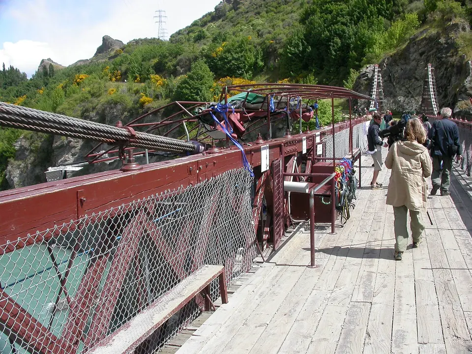 Kawarau Gorge Suspension Bridge (bungy)