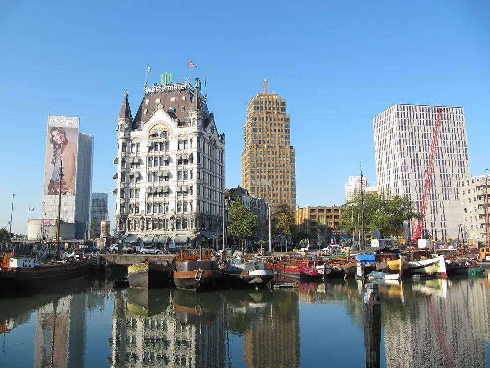 Oude Haven and the White House exterior