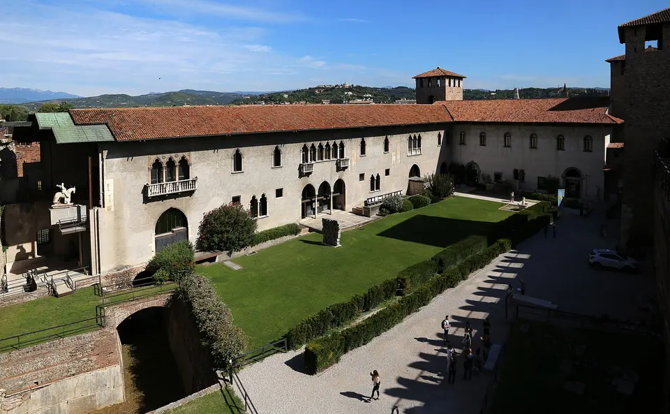 Castelvecchio Museum and bridge
