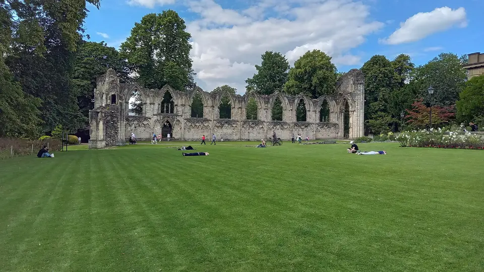 Museum Gardens and St Mary’s Abbey ruins